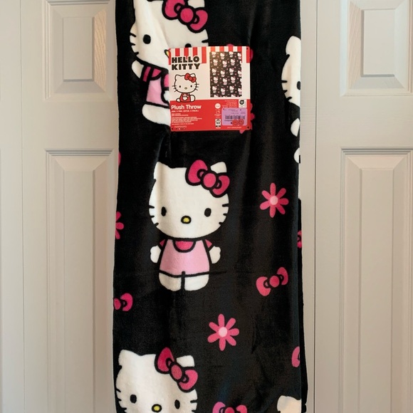 Hello Kitty New Black Daisy Throw Blanket - Picture 1 of 3